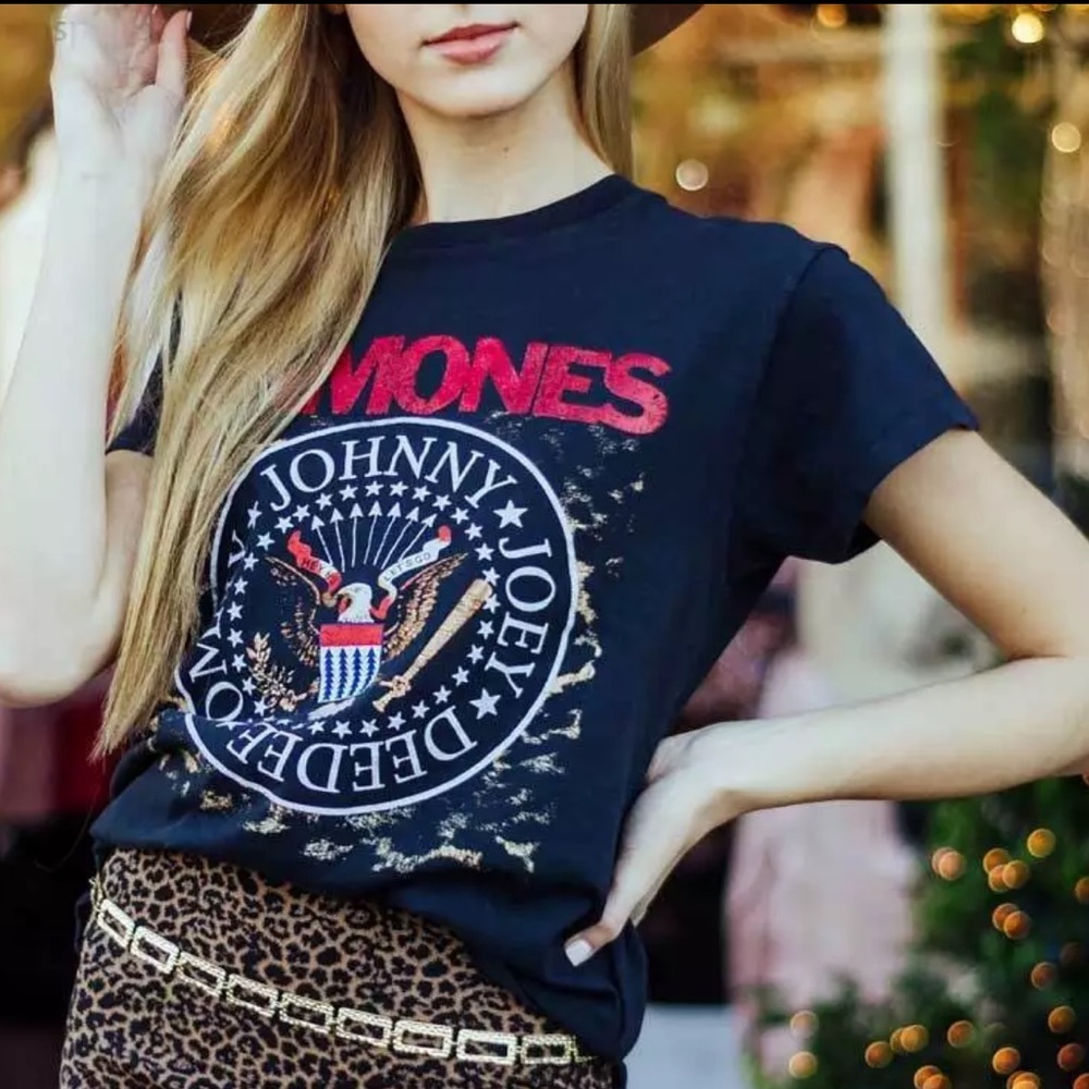 RAMONES Graphic Tee - Picture 7 of 13
